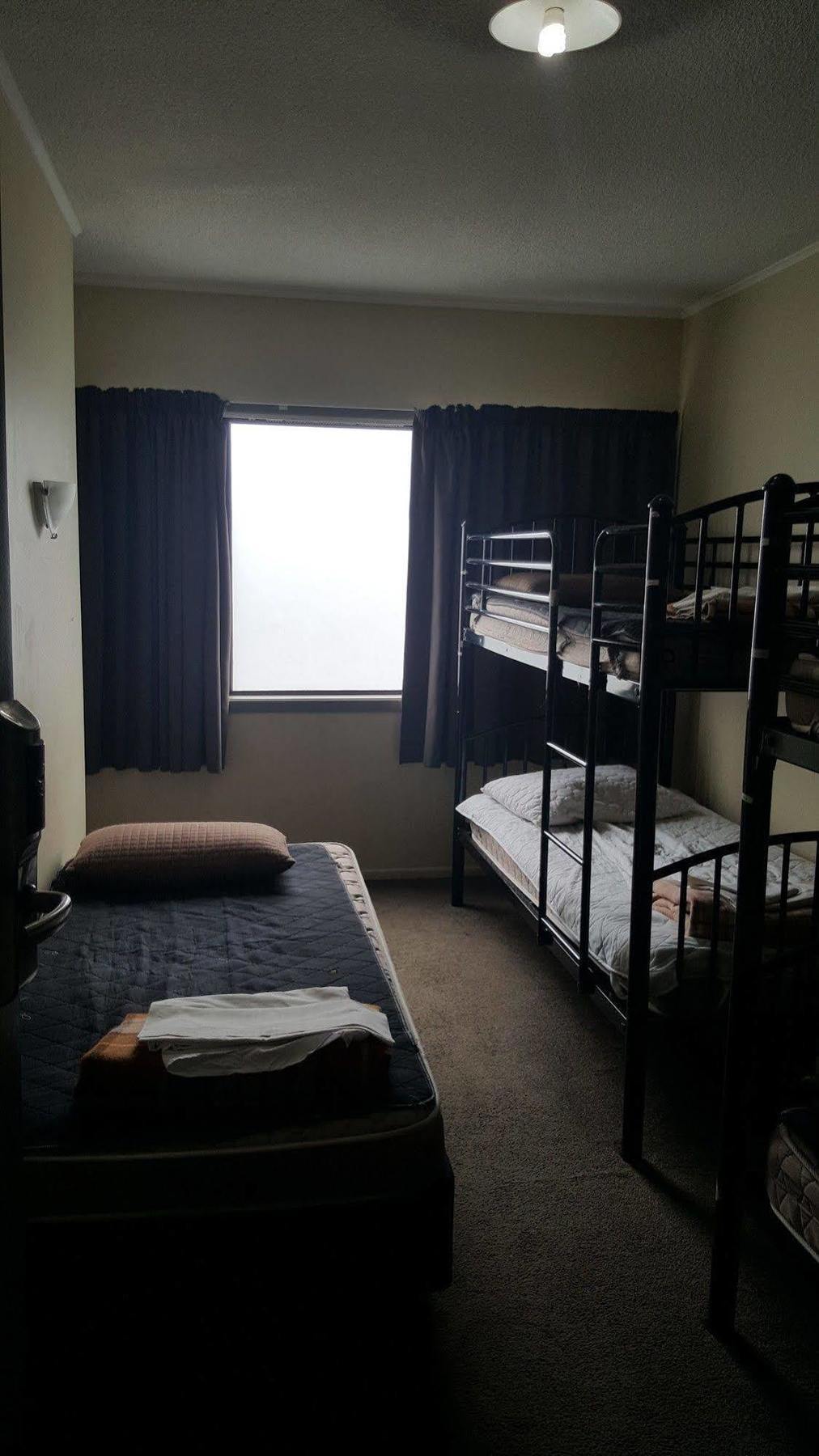 Hostel Kiwi Airport Backpackers Auckland Exterior foto